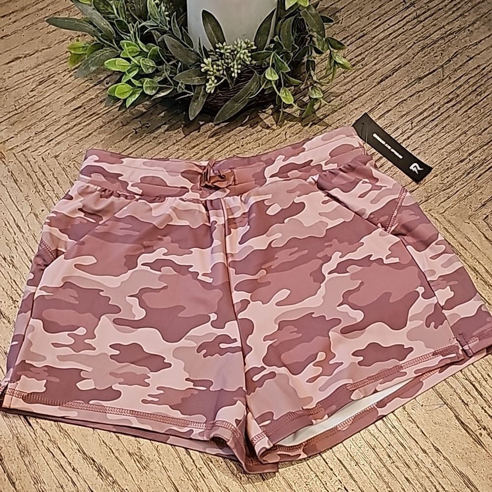 Girls Pink camo shorts size L 12-14 NWT has 2 pockets